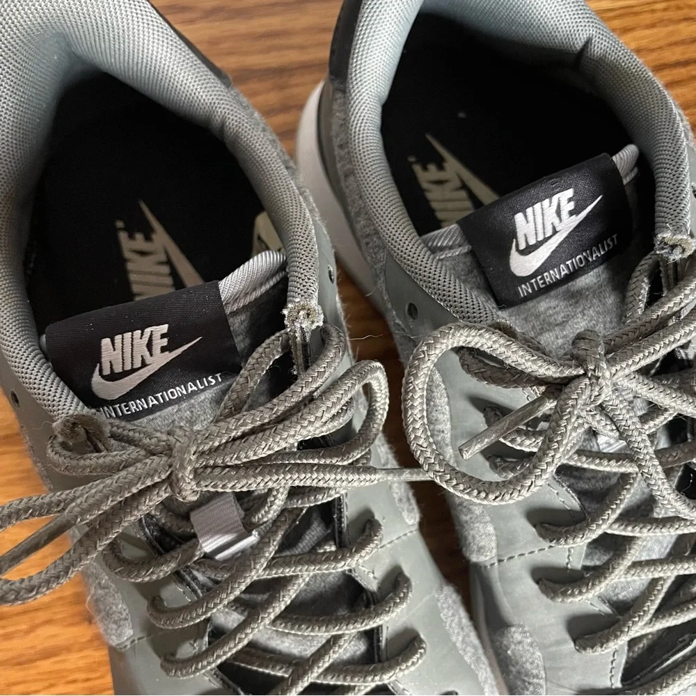 Nike Internationalist Gray Sneakers 9.5